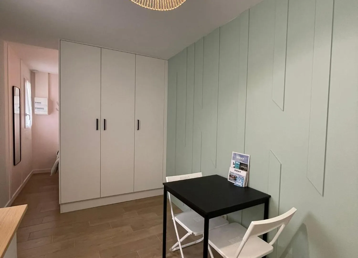 Leo - Cosy Studio Entierement Renove Avec Courette Vichy France