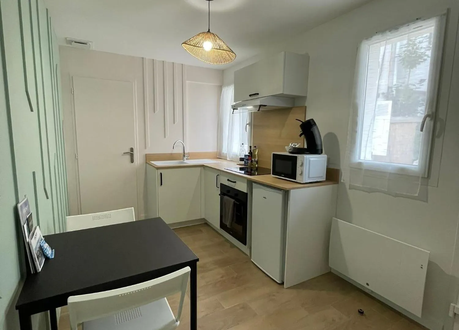 Leo - Cosy Studio Entierement Renove Avec Courette Vichy 0*,  France