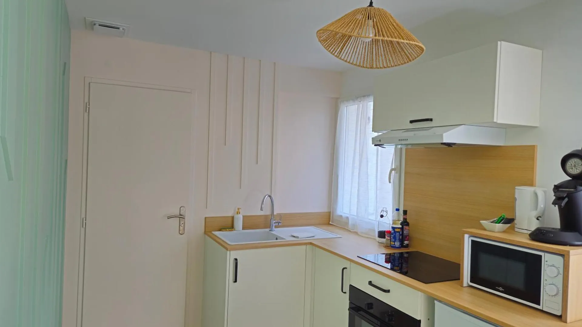 Leo - Cosy Studio Entierement Renove Avec Courette Vichy