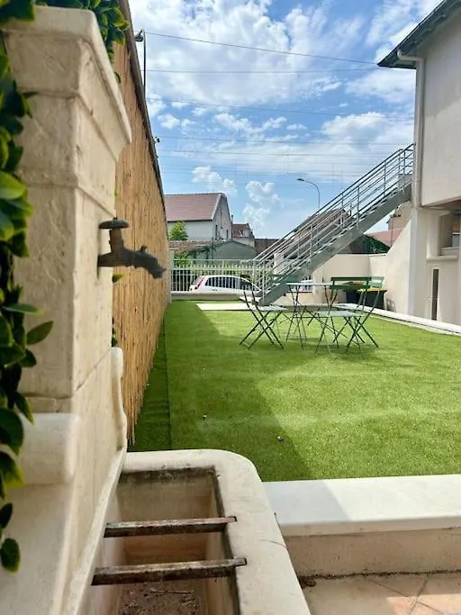 Apartment Leo - Cosy Studio Entierement Renove Avec Courette Vichy France